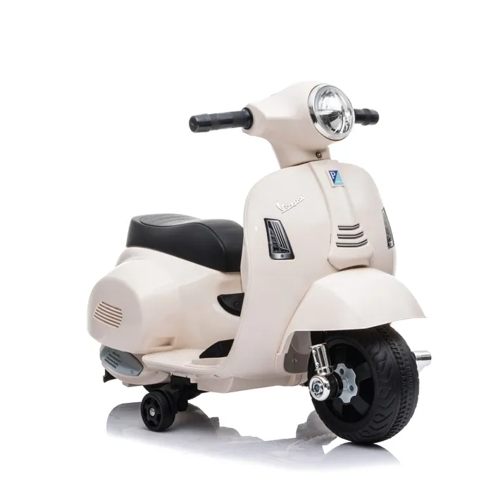 הוספה הראשונה שלי קטנוע ממונע צבע לבן