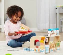 דלפק הכנת כריכים מבית Melissa and Doug