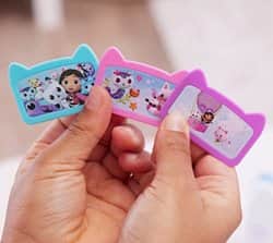 בית הבובות של גבי - מצלמת חתולה עם 3 תמונות מבית Gabbys Dollhouse