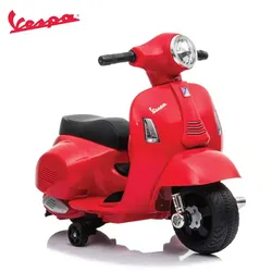 הוספה הראשונה שלי קטנוע ממונע צבע אדום